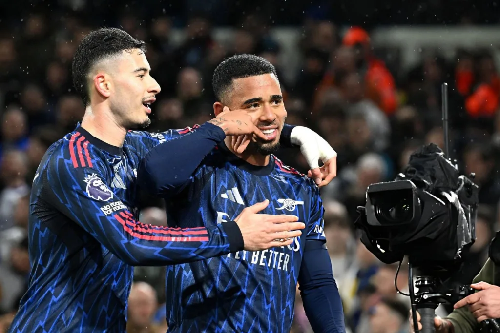 Arsenal đại thắng Leeds, củng cố ngôi đầu Ngoại hạng Anh