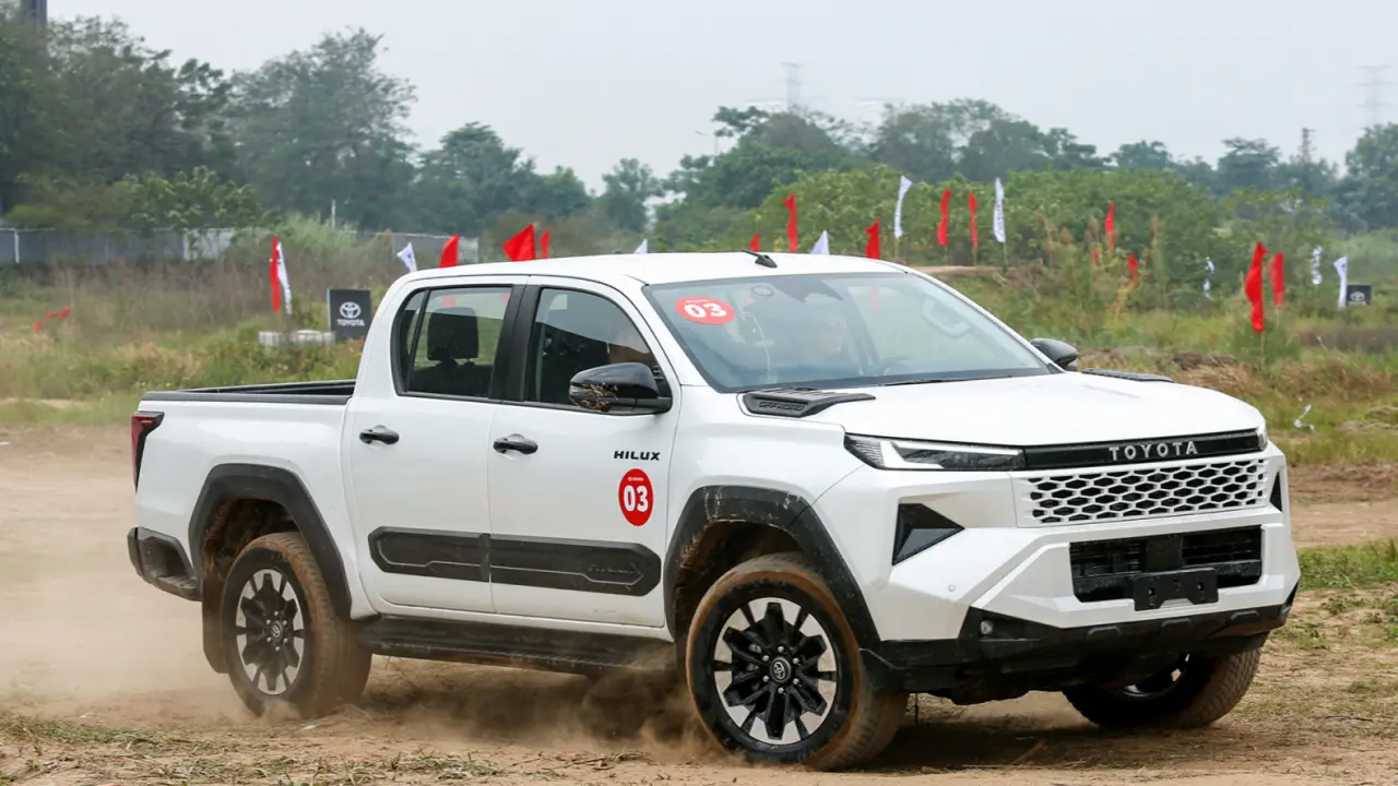 10 ôtô xăng, dầu bán nhiều nhất tháng 2 - Hilux lần đầu góp mặt