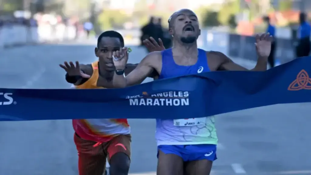 Sự cố khán giả khiến runner Kenya mất chức vô địch với 0,18 giây