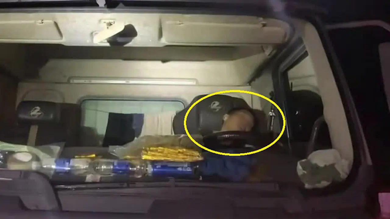 Tài xế bị phạt vì dừng xe ngủ trên cao tốc